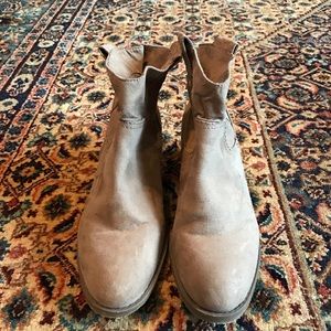Suede nude classic booties