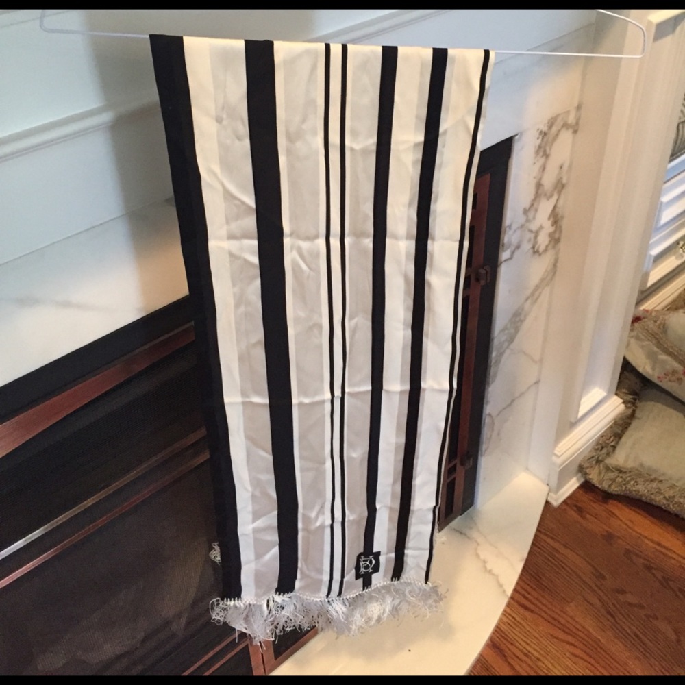 Donna Karen scarf