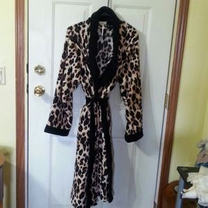 Leopard Printed Plush Robe Large