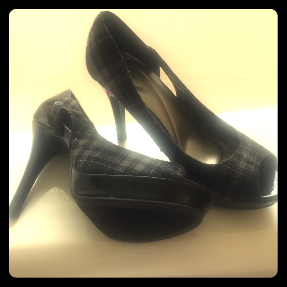 Black Pumps