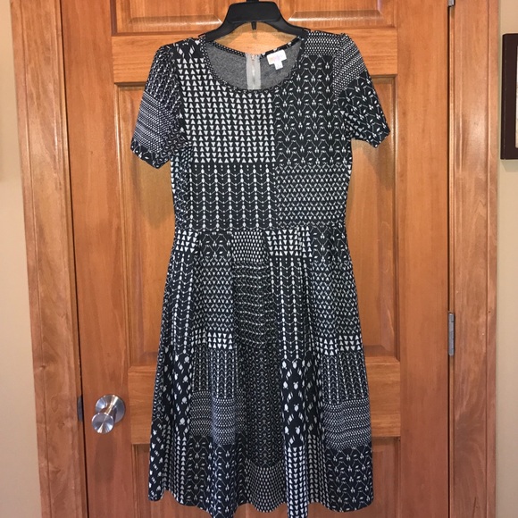 LuLaRoe Dresses & Skirts - LuLaRoe Amelia Dress Large