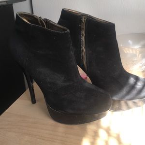 Black suede Steve Madden Bootie