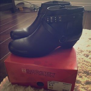 Abeo Nancy size 8.5 booties