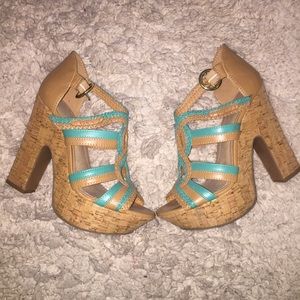 🚫SOLD🚫 BCBG Tan and Tiffany Green Chunky sandals