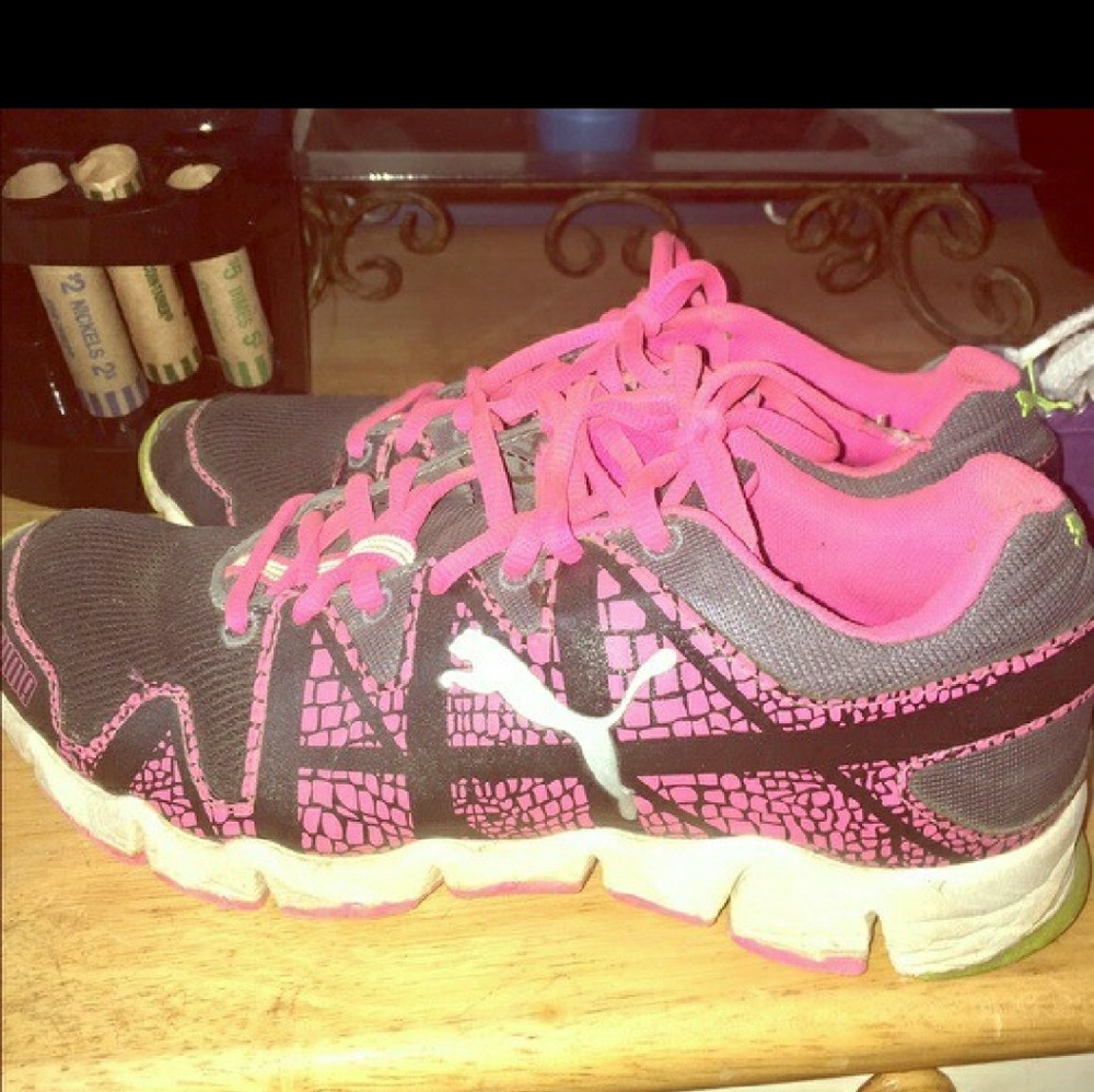 Puma tennis shoes