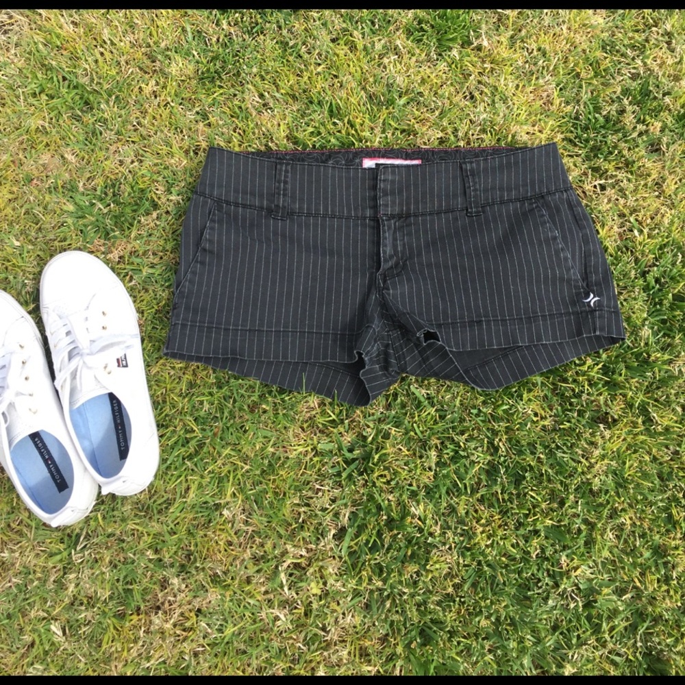 🌺 Hurley size 9 pin striped shorts