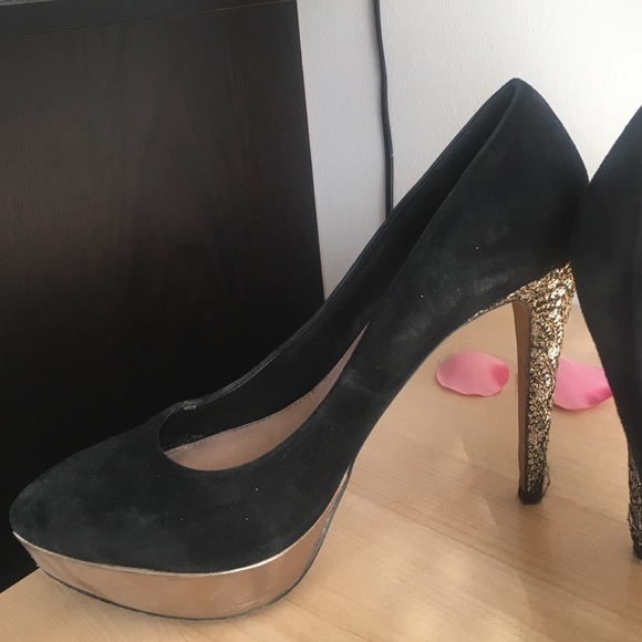 Gorgeous Vince Camuto pump - Picture 4 of 4