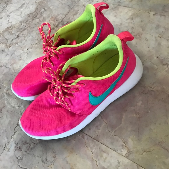Nike Roshe One - Grade School (Size 4.5) - Picture 1 of 4