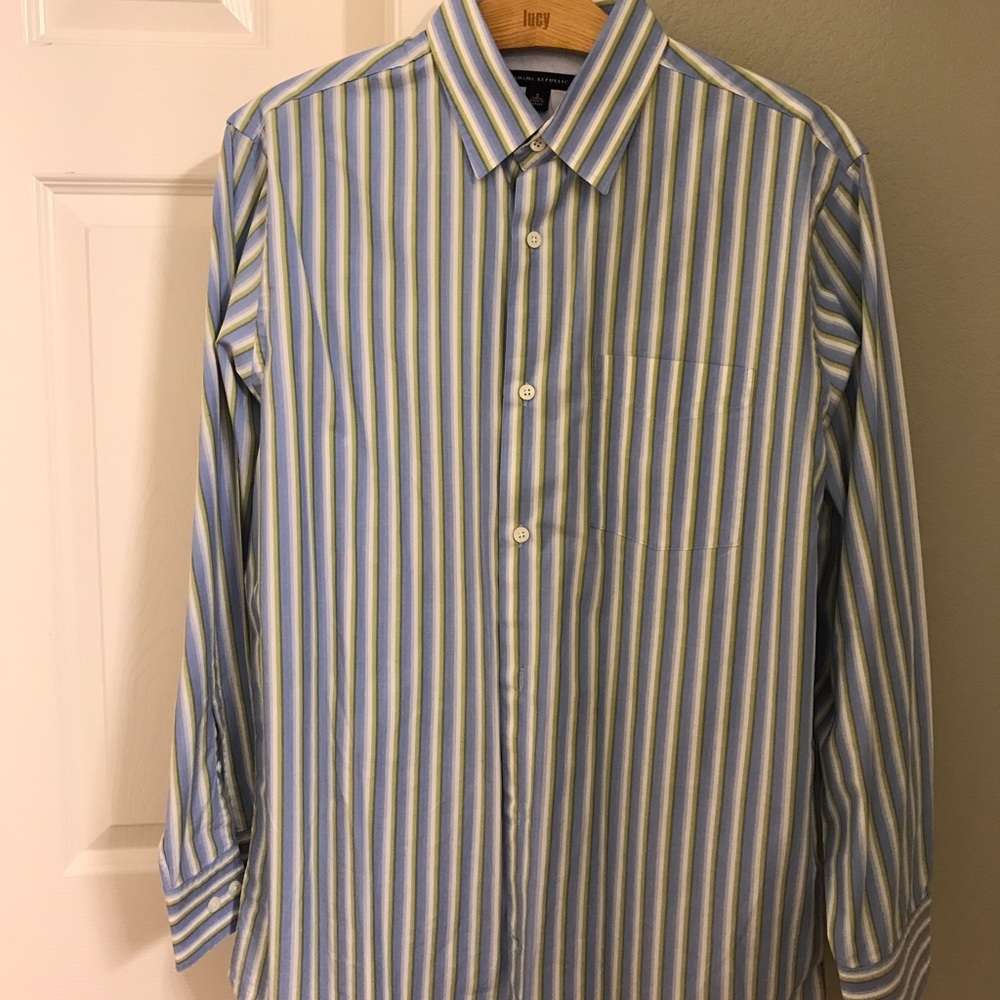 Small men's banana Republic dresses shirt 👕