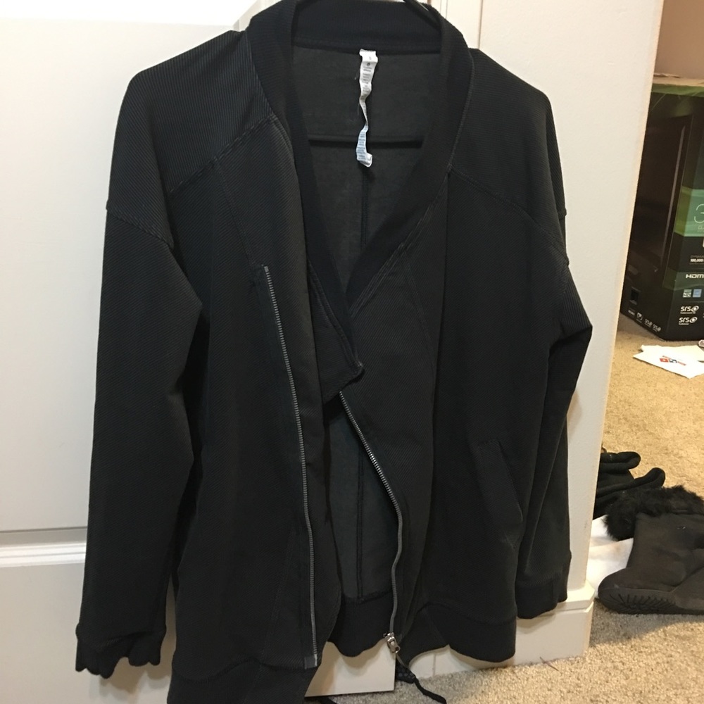 Lululemon jacket size 6