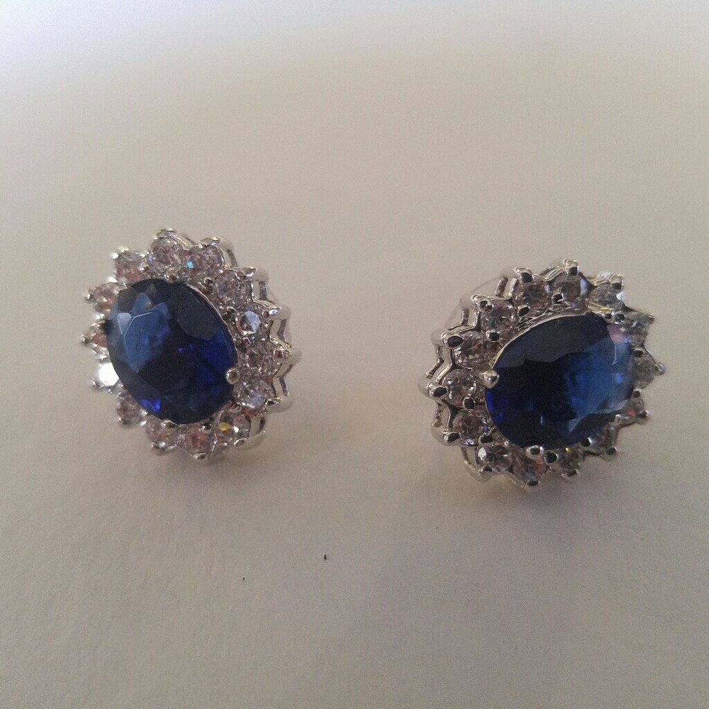 Stud earrings, pierced