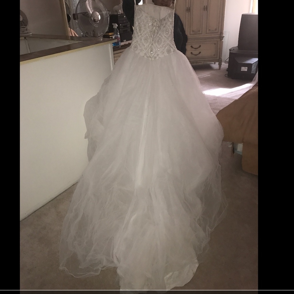Beautiful Wedding Dress worn once!!