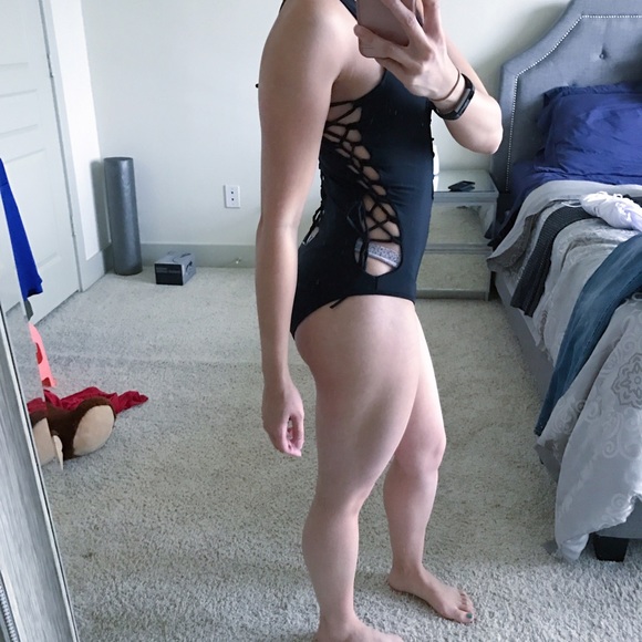 🖤 Black Lace Up Monokini 🖤 - Picture 4 of 5