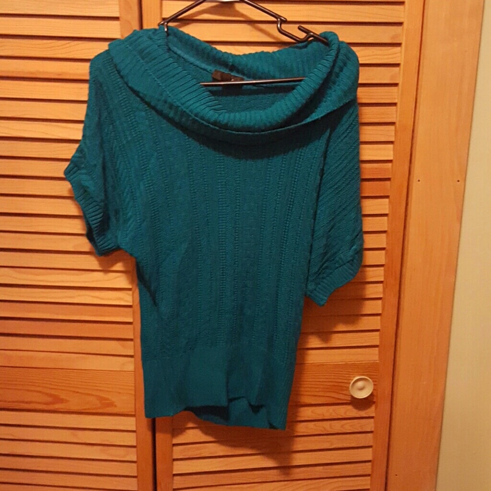 Short sleeve sweater