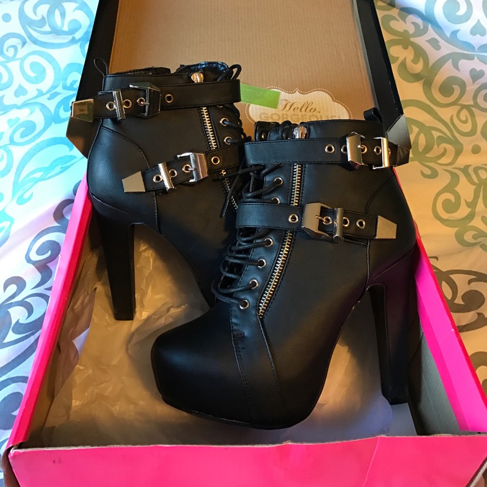 Charlotte Russe black booties
