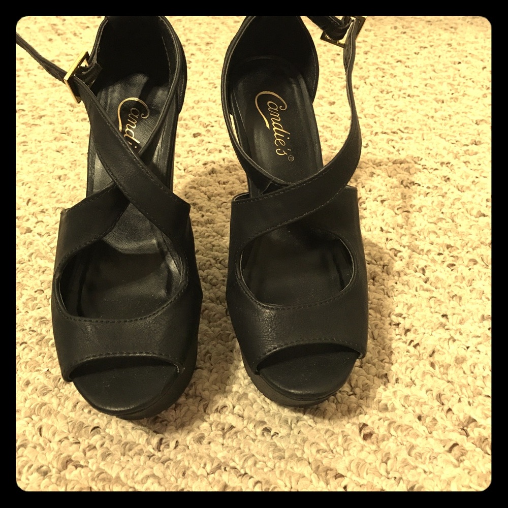 Black wedges