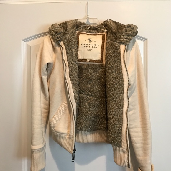 Abercrombie & Fitch Sweaters - Abercrombie and Fitch Fur Hoodie Medium Abercrombie & Fitch Sweaters - Abercrombie and Fitch Fur Hoodie Medium