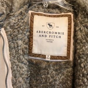 Abercrombie & Fitch Sweaters - Abercrombie and Fitch Fur Hoodie Medium Abercrombie & Fitch Sweaters - Abercrombie and Fitch Fur Hoodie Medium