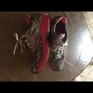 Brooks-ghost tennis shoes