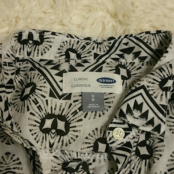 Old Navy Classic button down shirt - Picture 2 of 4