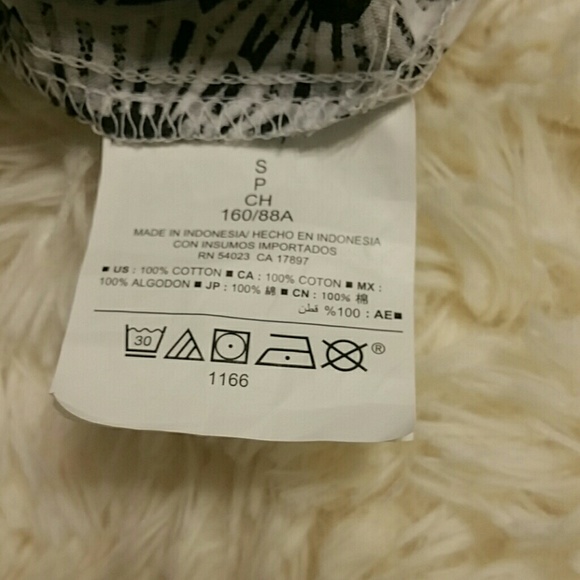 Old Navy Classic button down shirt - Picture 4 of 4