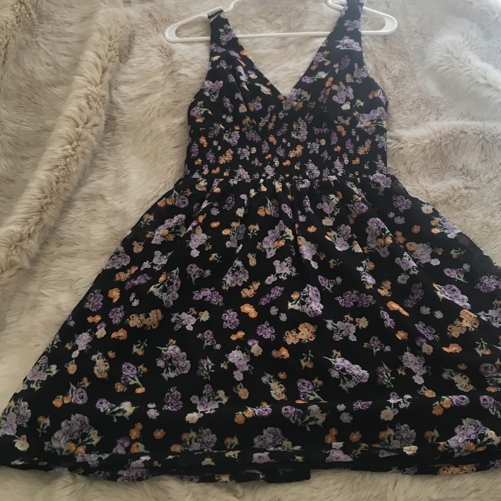 Floral low cut flattering sun dress