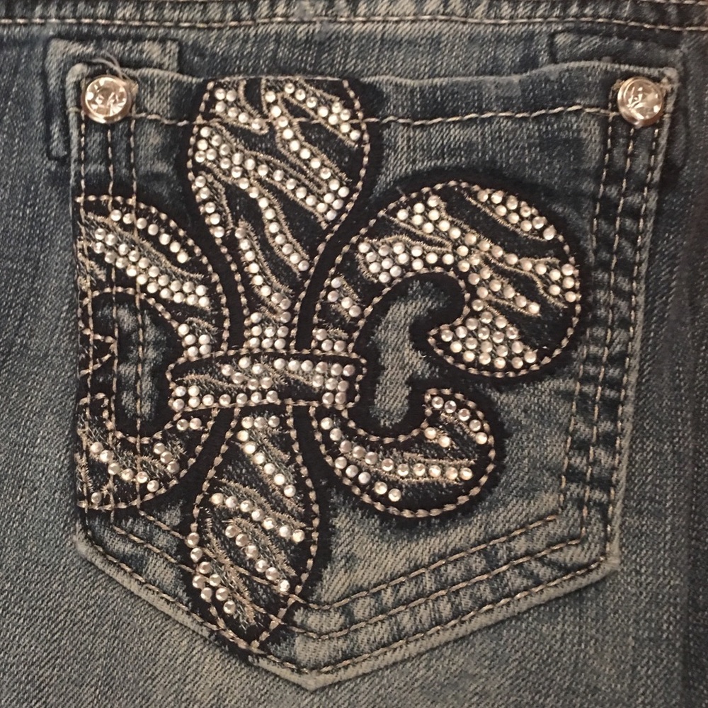 Straight Cut Miss Me Jeans from the Buckle