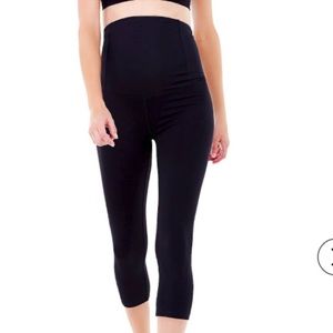 Maternity Active black Capri pants. Ingrid &Isabel