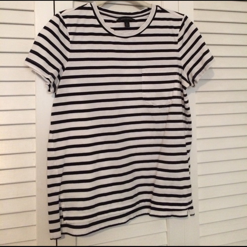 Banana Republic black and white striped tshirt