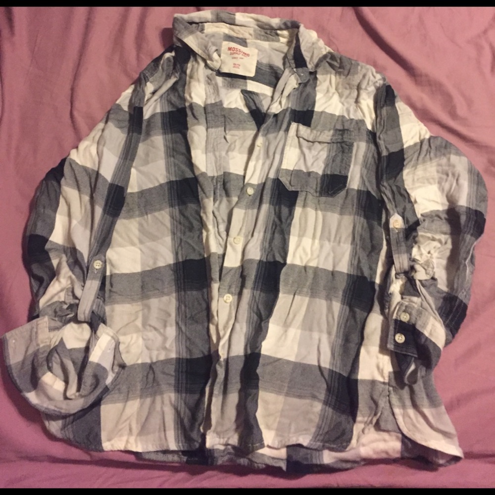 Super soft Gray black and white button down shirt
