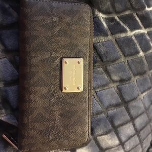 Michael kors wallet