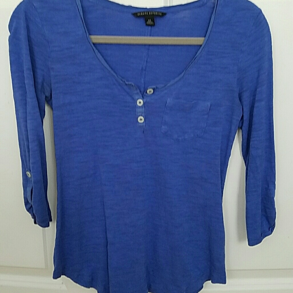 blue 3/4 sleeve shirt