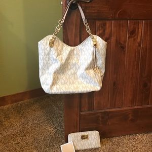 Michael Kors bag & wallet matching set!