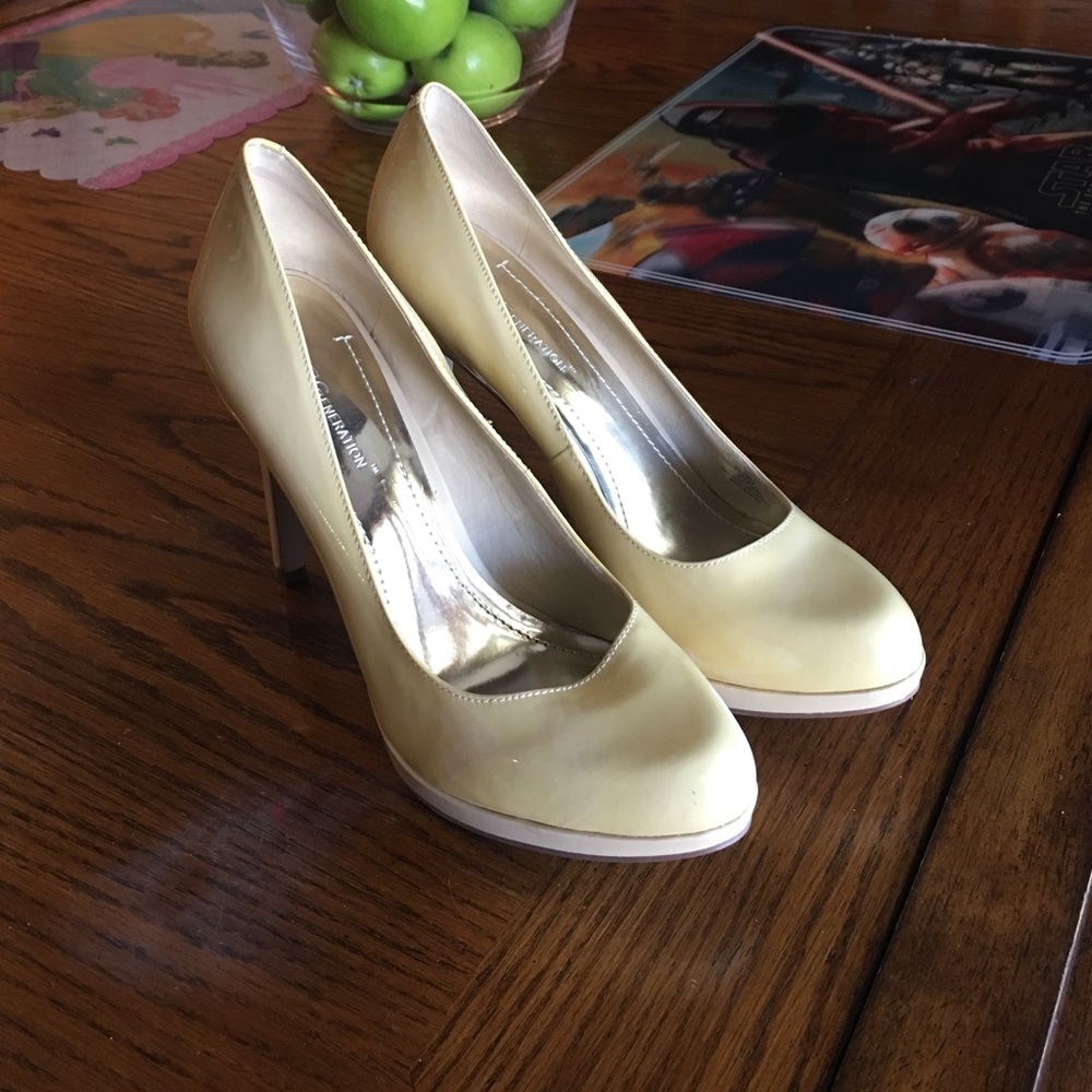 BCBGeneration light yellow heels
