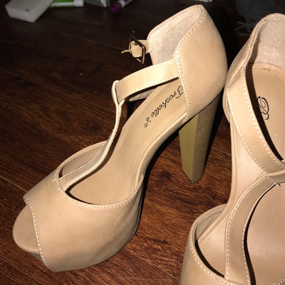 Shoes - Picture 2 of 3