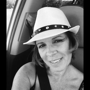 Meet your Posher, Dena