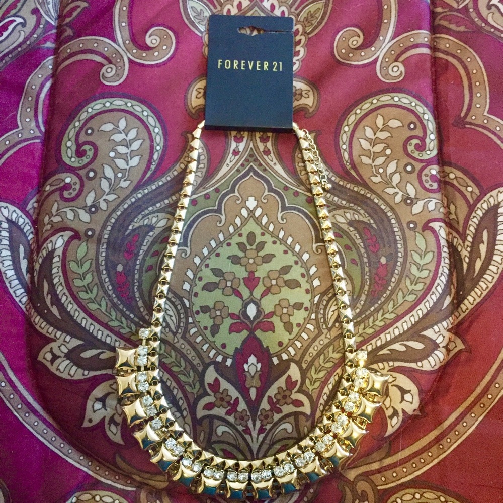 ❤Forever 21- Gold & Crystal Necklace ❤