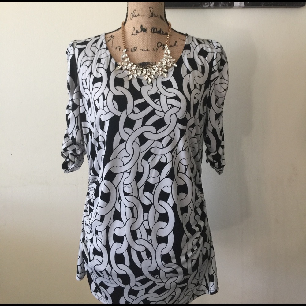 NWOT Alfani Chain Link Design Black and White Top