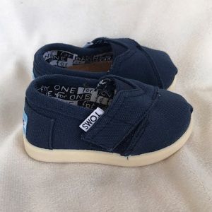 TOMS Classics Navy Canvas Baby Shoes - Sz 2