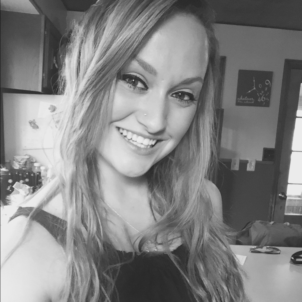 Meet your Posher, Elizabeth