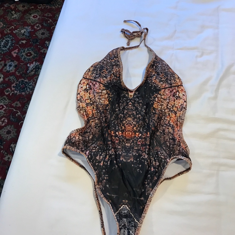 Backless one piece bikini