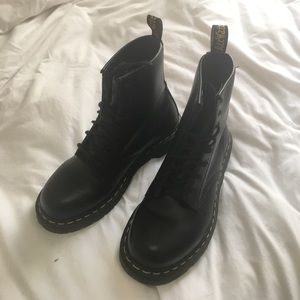 Black Dr. Marten's Women's 1460