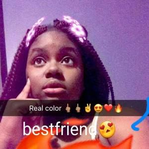 Meet your Posher, Alexis