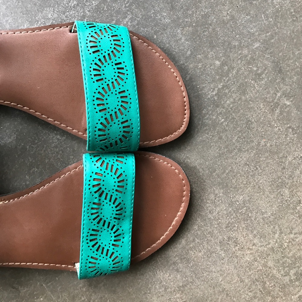 Teal Toe Strap Sandals by Qupid