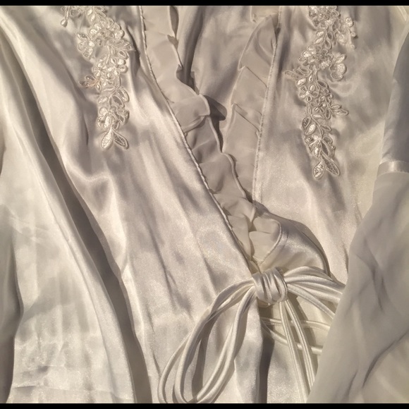 White nighty set - Picture 3 of 3