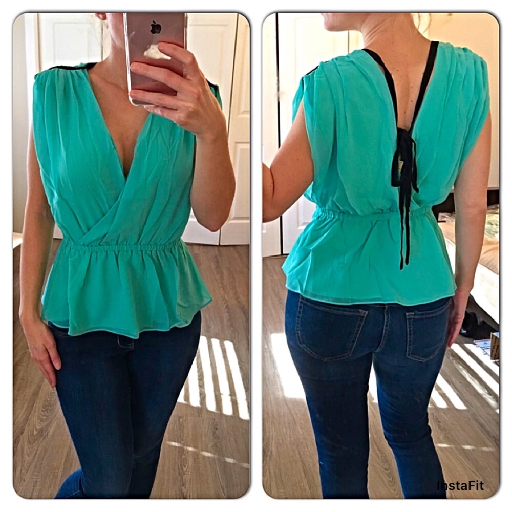 Mint green V-Neck blouse - Picture 1 of 3
