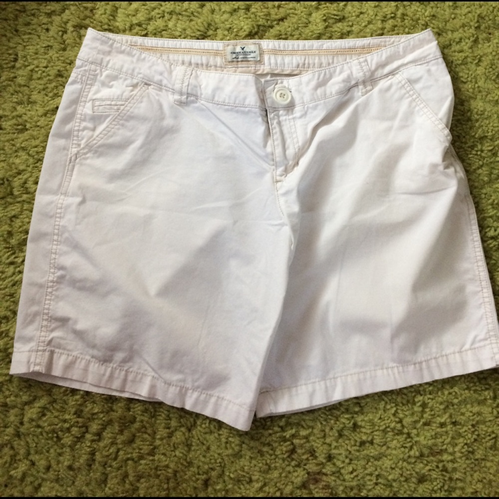 White American Eagle shorts