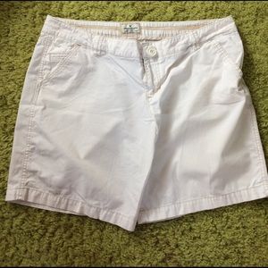 White American Eagle shorts