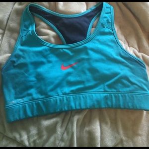 Nike pro sports bra