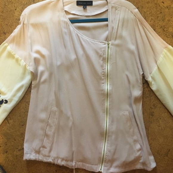 Pale Pink Blouse with embroidered bell sleeves - Picture 4 of 4